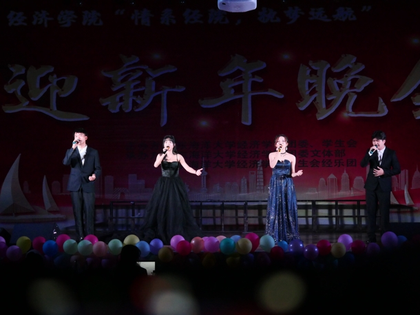 D:\Backup\桌面\新闻\1226经济学院举办迎新年文艺晚会(院)\3男女生四重唱(发文稿).jpg D:\Backup\桌面\新闻\1226经济学院举办迎新年文艺晚会(院)\3男女生四重唱(发文稿).jpg