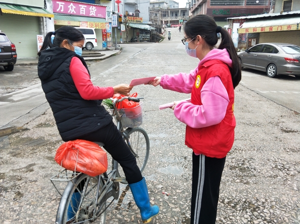 D:\Backup\桌面\新闻\20200221经济学院学生党员践行初心使命投身联防联控第一线\微信图片_20200220231109(发文稿).jpg