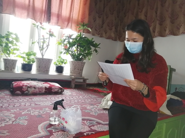 D:\Backup\桌面\新闻\20200221经济学院新疆民族生响应号召共筑家乡联防联控第一线\毛丽旦工作照(发文稿).jpg